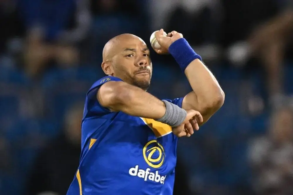 IPL खिलाड़ी Tymal Mills ने एडल्ट साइट पर खोला अकाउंट!